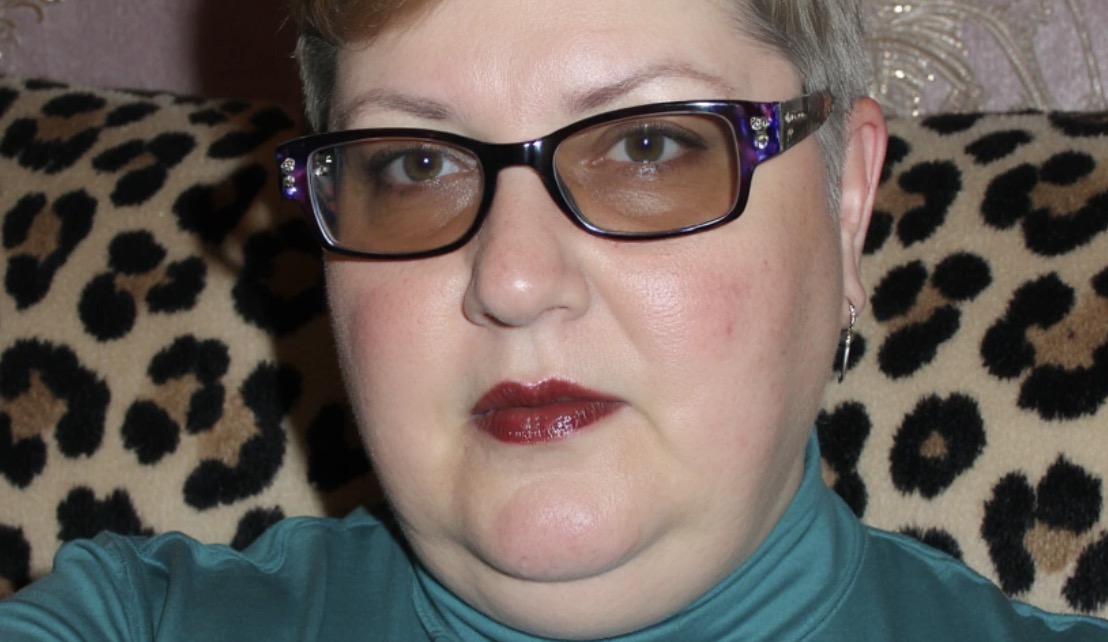 Przyjazd mojej mamy do nas był kompletnie nie na miejscu. – I co, wyrzucisz własną matkę? – pyta mama. – Ja nie do twojego męża przyjechałam, tylko do córki. I do wnuczki. Teraz mieszkam u was i boję się, iż wasza rodzina się przez to rozpadnie. Twój mąż powiedział, iż jeżeli ja nie wyjadę, to on odejdzie